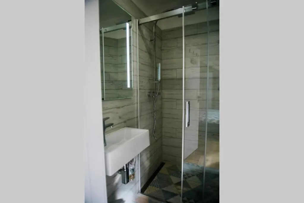 Huge 3-Bed Duplex W Sauna, Jacuzzi, Terrace & Ac Apartment Prague