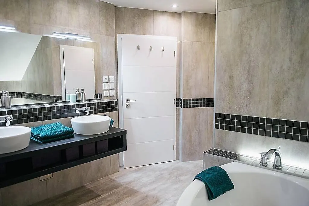 Huge 3-Bed Duplex W Sauna, Jacuzzi, Terrace & Ac Apartment Prague