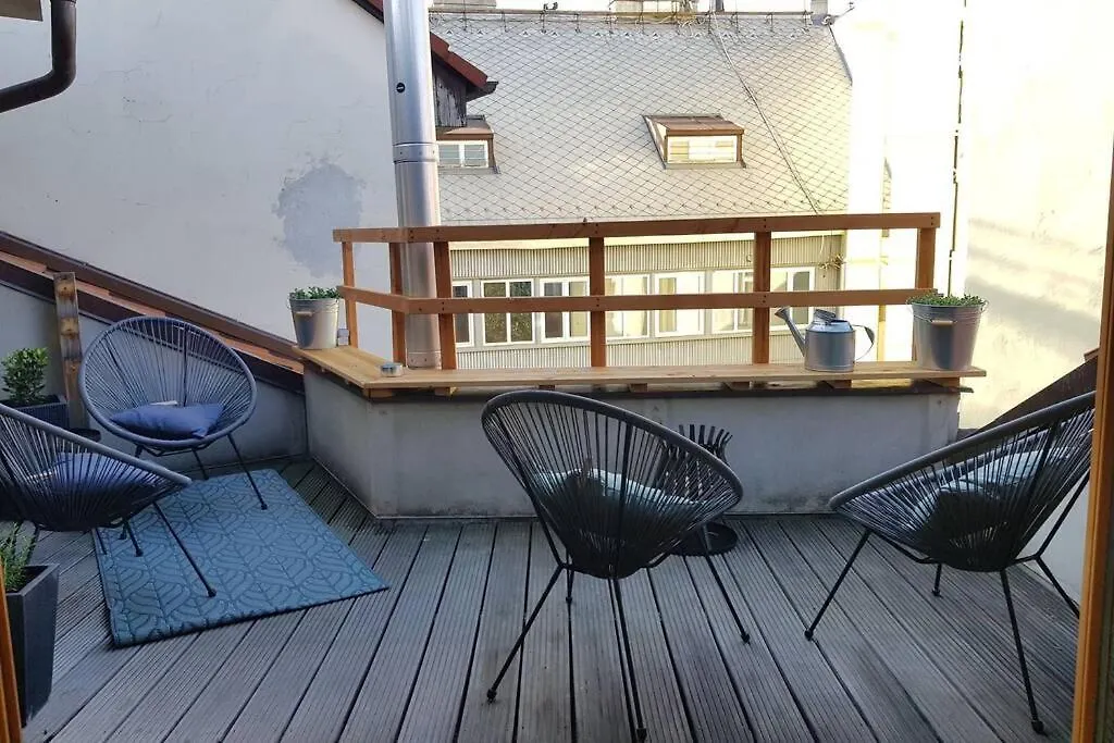 Huge 3-Bed Duplex W Sauna, Jacuzzi, Terrace & Ac Apartment Prague