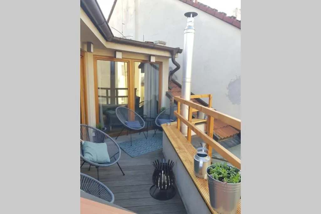 Huge 3-Bed Duplex W Sauna, Jacuzzi, Terrace & Ac location